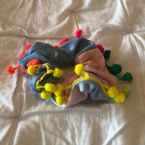 Pom Pom Scrunchie